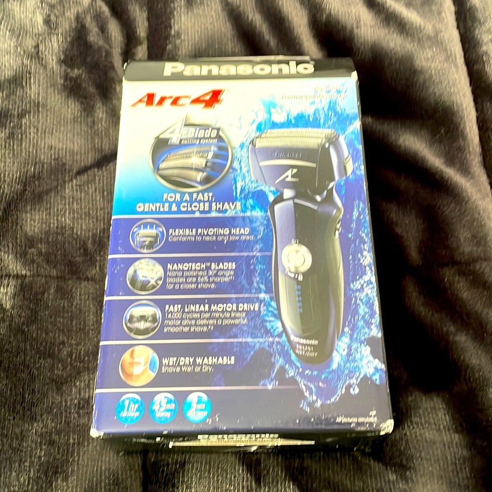 NEW Panasonic 4 Blade wet/dry Shaver